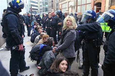 Mets Riot Police Taught New Ways Of Crowd Control London Evening