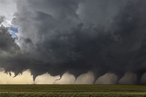Tornado Photo Goes Viral Does It Really Show A Mass Of Tornadoes