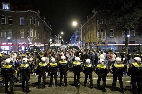 200 Festnahmen Nach Protesten In Den Haag Abendzeitung München