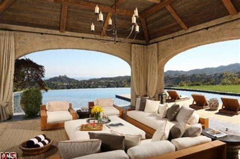 Gisele Bundchen And Tom Brady Are Selling Their La Estate For 50m