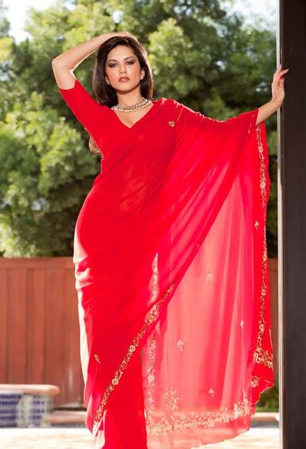 Saree Sunny Latest Style Of Actress
