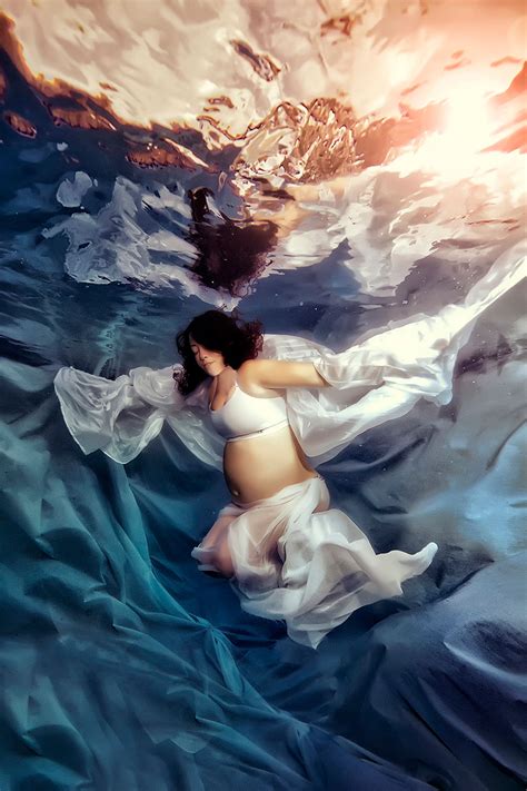 Mothers To Be Dive Into Unique Underwater Maternity Photos By Adam Opris Demilked