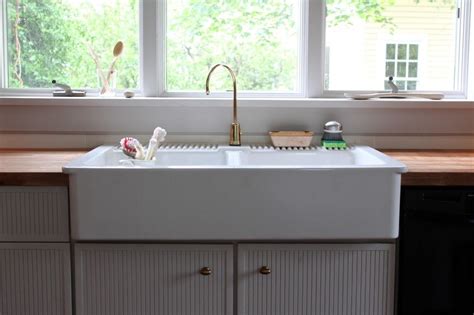 Vintage cast iron porcelain kitchen sink. Porcelain Kitchen Sink for a Chic Kitchen | Porcelain ...