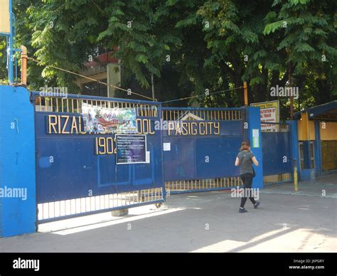 08669 Pasig City Rizal High School Sagad Santo Tomas 17 Stock Photo Alamy