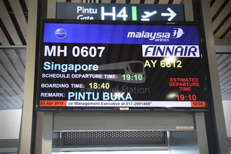 Acceptance of this boarding pass is subject to the airport authority ruling. Flight Review - Malaysia Airlines MH607: Kuala Lumpur to ...