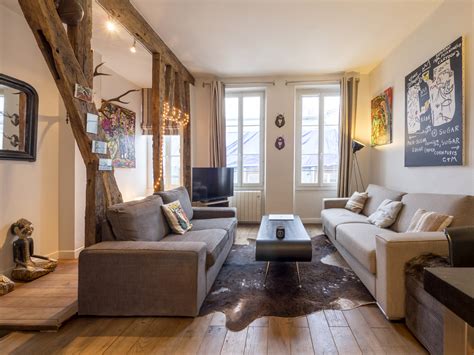 The apartment has three bedrooms, lovely open plan light dining and lounge area. Comment louer en toute légalité sur Airbnb