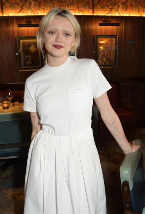 Maisie Williams In A White Dress Hosts A Private Dinner To Celebrate
