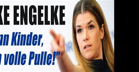 Early on she exhibited singing talent, and was discovered in. Anke Engelke privat: Trotz Scheidung: Das denkt die ...