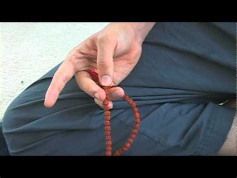 Apr 12, 2019 · you should always hold the strand of beads in your dominant hand with the tassel facing toward you. How to use a Mala - YouTube