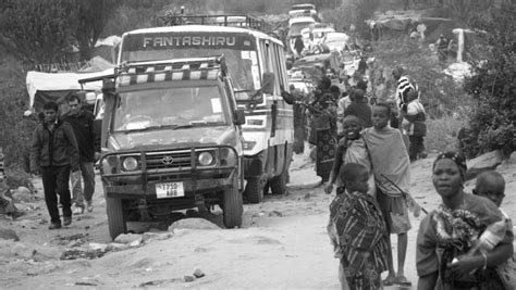 Mchungaji wa kanisa la efatha ministry lililopo jijini dar es salaam, josephat mwingira, amefunguka jinsi alivyommaliza babu wa loliondo na kikombe chake, ambacho alidai kuoteshwa na mungu. Waganga wa Kienyeji wa Tanzania dhidi ya Mila ...