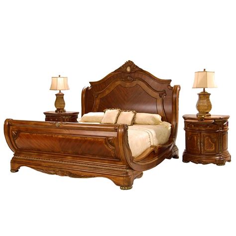 The traditional cortina gondola king sleigh bed has beautiful woodwork that recalls all the elegance of an artisan's touch. Cortina King Sleigh Bed | El Dorado Furniture