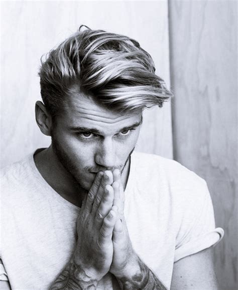 Give your short locks extra volume with this diffused part on the hairline. 40 Simple and Sexy Office Hairstyles For Men
