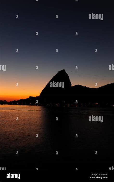 Sunrise In Rio De Janeiro Sugarloaf Mountain Stock Photo Alamy