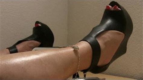 Sexy Wedge Foot With Red Toes Girlies Leg And Foot Fetish Clips4sale