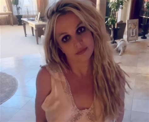 Watch Britney Spears Go Topless While Inviting Her Mom For Coffee Page 2 Of 7 Blacksportsonline