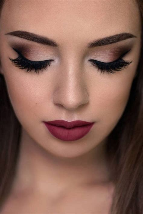 Morgan drawe mcferson, administrator and wedding pro at belleza bridal and hair salon, said a savvy wearing makeup with a red dress is an easy task to start with. 24 Prom Makeup Ideas to Have All Eyes on You | Maquillage ...