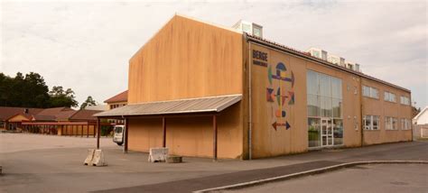 Lyngdal is known for its churches and monuments. Lyngdal kommune - BERGE BARNESKOLE