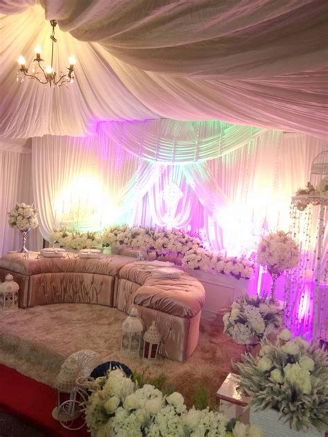 Alasan lain adalah lebih mudah membersihkan dan memancarkan tampilan berkelas. Bantal Nikah Murah Untuk Dijual