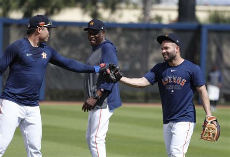 Astros’ Dusty Baker Asks For Help Coming Up With The Next High Five