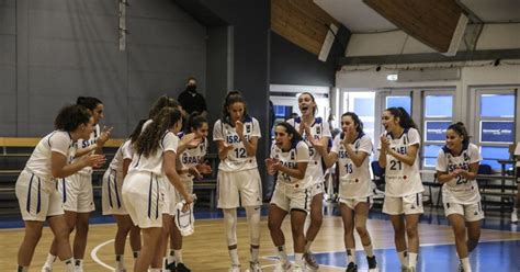 שחקן העבר, שחווה קשיים לאחרונה, מונשם בבית החולים לאחר ניסיון התאבדות והיממה האחרונה הוגדרה כקריטית מבחינתו. כדורסל נשים: נבחרת העתודה של ישראל הביסה את אירלנד | ספורט 1