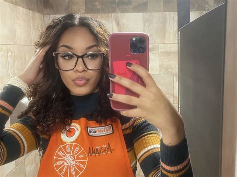 Photos Of Home Depot Girl Ariana Cossie Who Went Viral For Selfie At