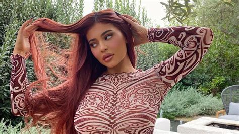 Kylie Jenner Flaunts Her Red Hair During Holiday In La Fashion Trends
