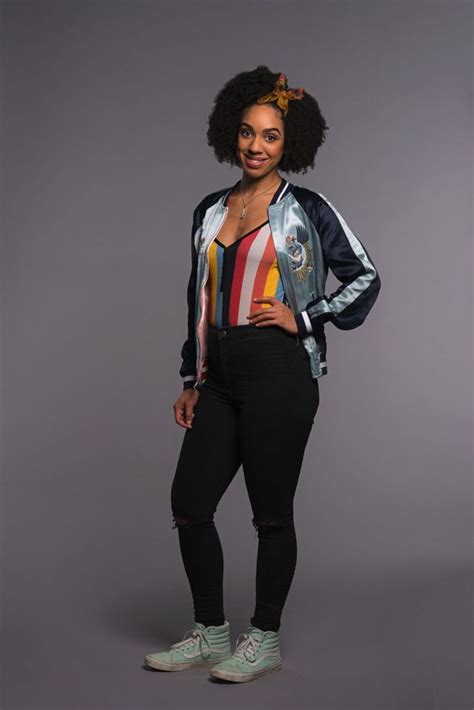 Bill Potts Pearl Mackie 2017 Doctor Who Outfits Doctor Who 12
