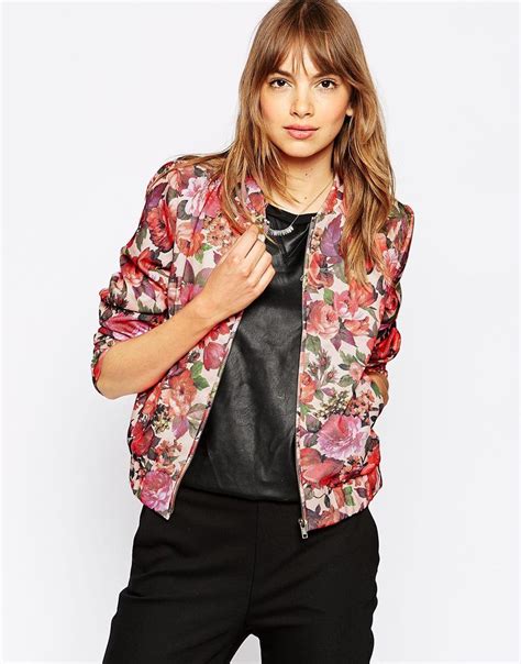 Vous n'avez pas pu passer à côté de la tendance de cet automne/hiver : Vila - Blouson aviateur à imprimé floral - Vila - Pickture