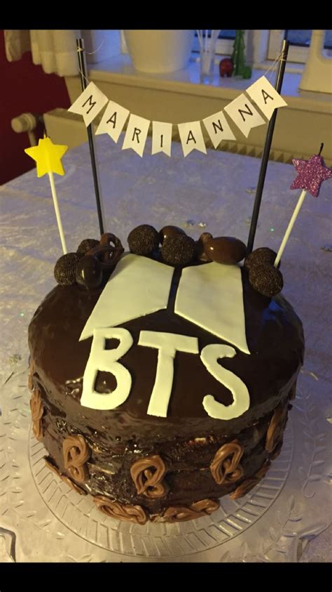 People interested in army uniform cake also searched for. BTS cake | Ideias de bolos, Modelos de bolos de ...