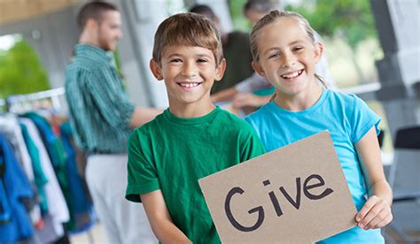 Four Tips To Help Parents Raise A Charitable Child