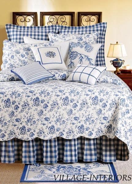 Sale Country House Blue And White Floral Toile Queen Quilt Blue