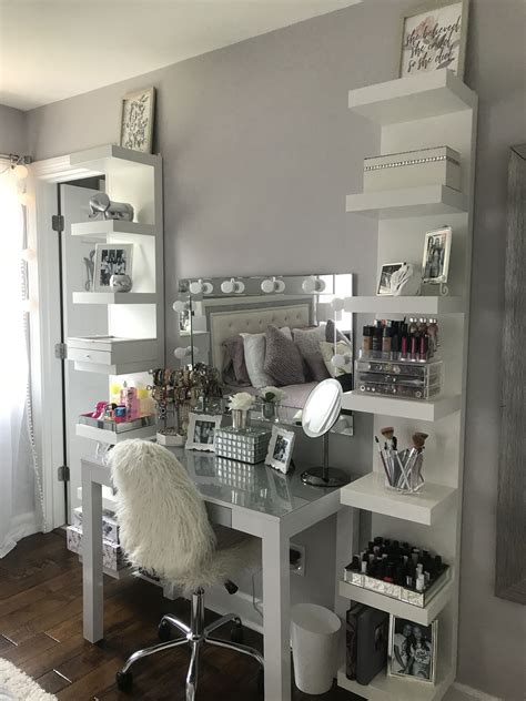 20 Makeup Vanity Ideas For Bedroom