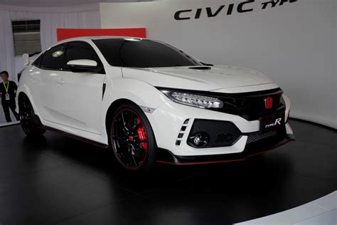 Fancy meeting in the middle of nowhere, let's take bae for a test drive to win the honda of her dreams! ASIAN AUTO DIGEST: FK8 Honda Civic Type R Malaysia Market ...