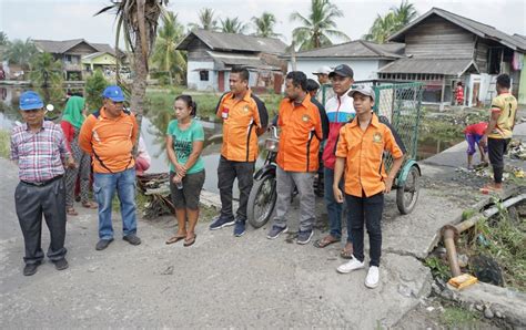 Secara umum, perumahan merupakan kelompok rumah yang berfungsi mulai dari pembuangan sampah, penyediaan air minum, ketersediaan listrik, komunikasi, dan juga akses jalan. Bobby Nasution Berikan Becak Sampah Untuk Warga Kampung ...