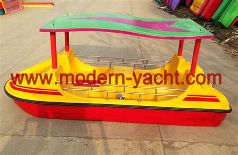 Paddle Electric Boats Rides Water Amusement Four Person Pedal Boat For Sale