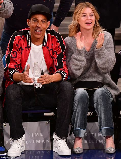 Découverte par un agent alors qu'elle était barmaid à new york, ellen pompeo fait ses premiers pas dans le métier. Ellen Pompeo and Chris Ivery cheer on New York Knicks ...