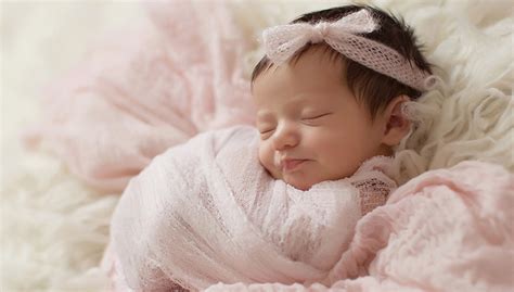 Dilengkapi arti, doa dan harapan yang indah bagi masa depan sang putri tercinta. Nama Bayi Perempuan dari Tokoh Islam yang Indah - Mamapapa.id