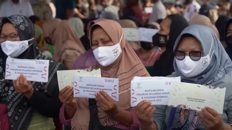 Pedagang Di Cicaheum Kecewa Terima Amplop Kosong Bantuan Jokowi