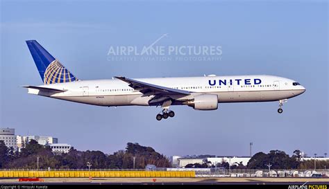 N784ua United Airlines Boeing 777 200er At Tokyo Narita Intl
