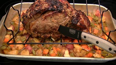 In this recipe we kept it simple with garlic, thyme, salt, and pepper 2. Prime Rib With Vegetable Cooked To Perfection - YouTube