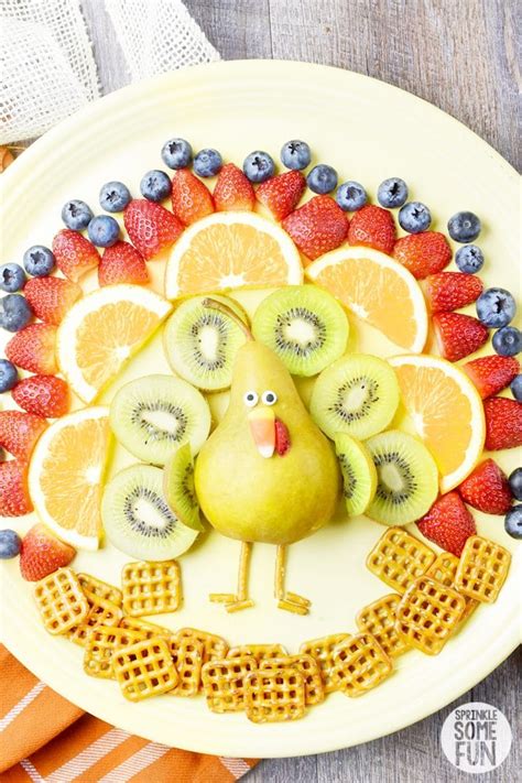 Turkey Fruit Platter ⋆ Easy Thanksgiving Fruit Tray ⋆ Sprinkle Some Fun