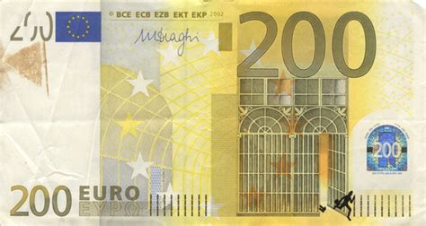 Les billets de 500 euros continuent d'avoir cours légal. «Euro Banknotes Bombing» des silhouettes sur des billets d ...