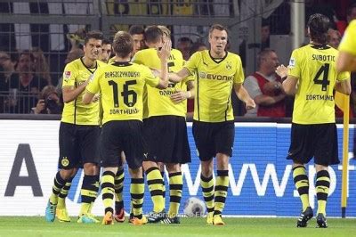 يستضيف مانشستر سيتي الإنكليزي بوروسيا دورتموند الألماني مساء اليوم في ذهاب ربع نهائي دوري أبطال أوروبا لكرة القدم. ليفاندوفسكي يقود دورتموند للفوز الثالث في الدوري الألماني ...