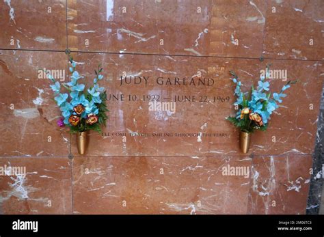 Los Angeles California Usa 2nd December 2022 Actresssinger Judy Garlands Grave In Judy