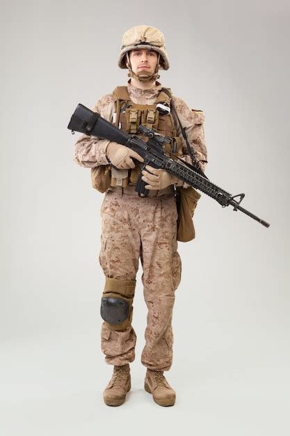 Soldat Dinfanterie Moderne Carabinier De Marine Américain En Uniforme