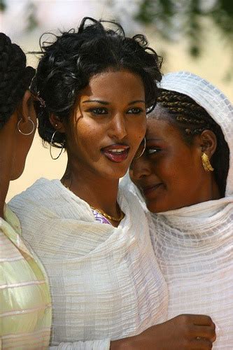 She lives in the middle of nowhere, around obock area, near khor angar, not far from the eritrean border. beautiful women africa culture djibouti Afar somalian ...