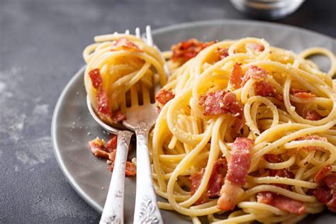 spaghetti carbonara recipe italian pasta from rome pasta carbonara receta authentic spaghetti
