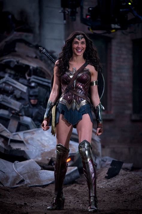 Gal Gadots Wonder Woman Flashes A Smile In New Batman V Superman Dawn Of Justice Bts Image