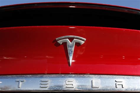 Fatal Tesla crash in California draws federal investigators to site of