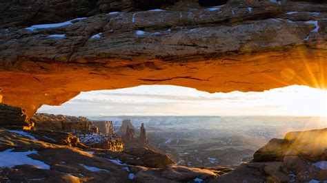 Sunrays Through Mesa Arch In Canyonlands National Park Hd Nature